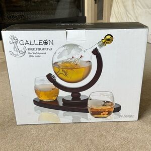 NWT WHISKEY DECANTER SET